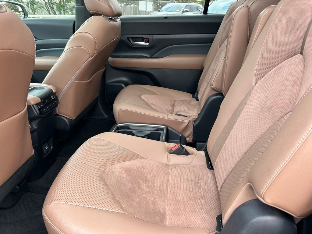 Used 2024 Toyota Grand Highlander AWD Hybrid image 17
