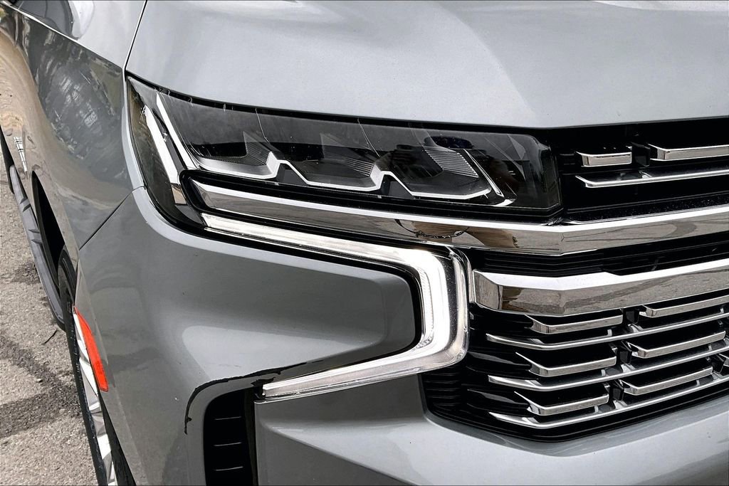 Used 2024 Chevrolet Suburban Premier image 32