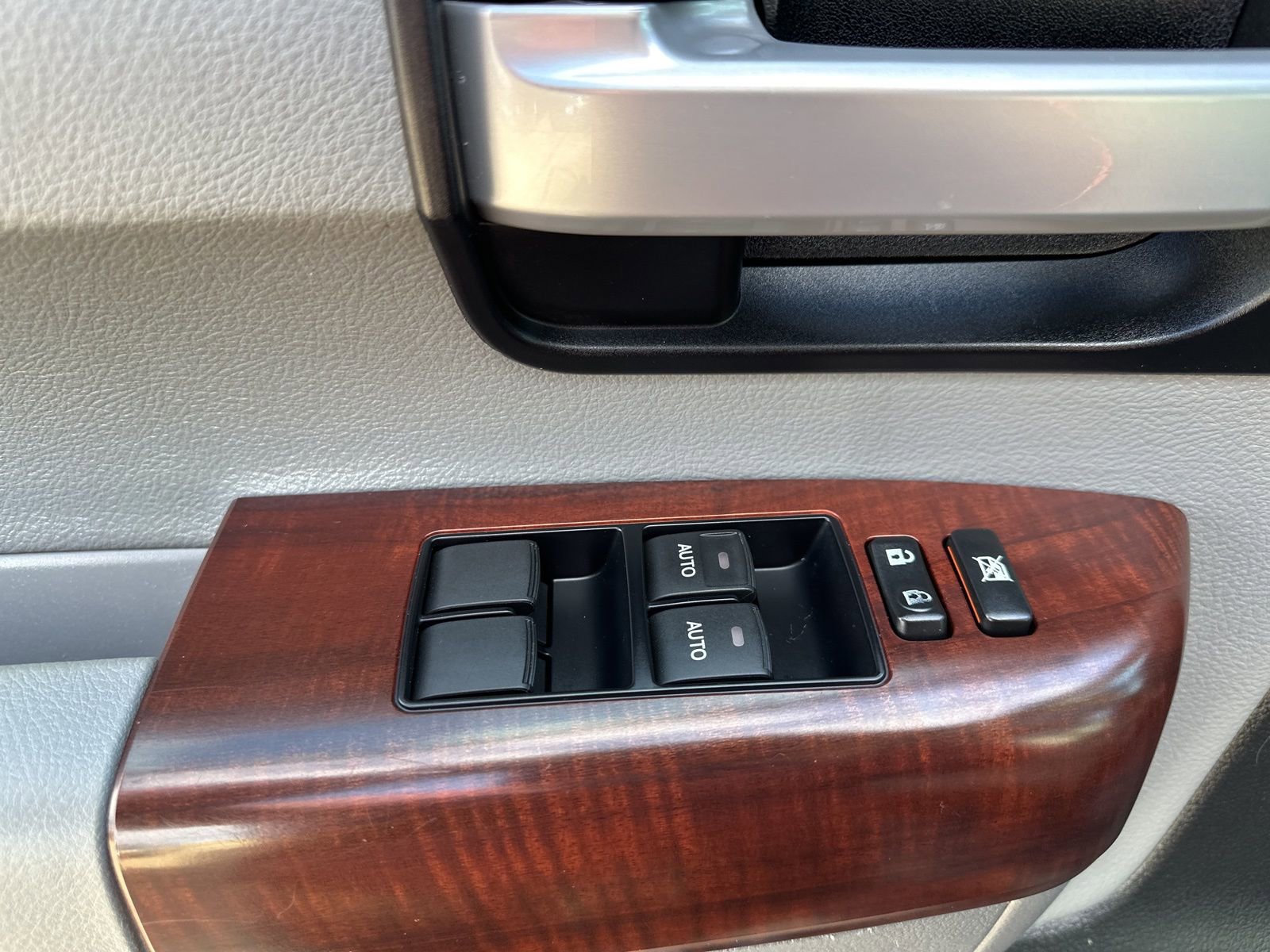 Used 2014 Toyota Sequoia Platinum AWD/4WD image 18