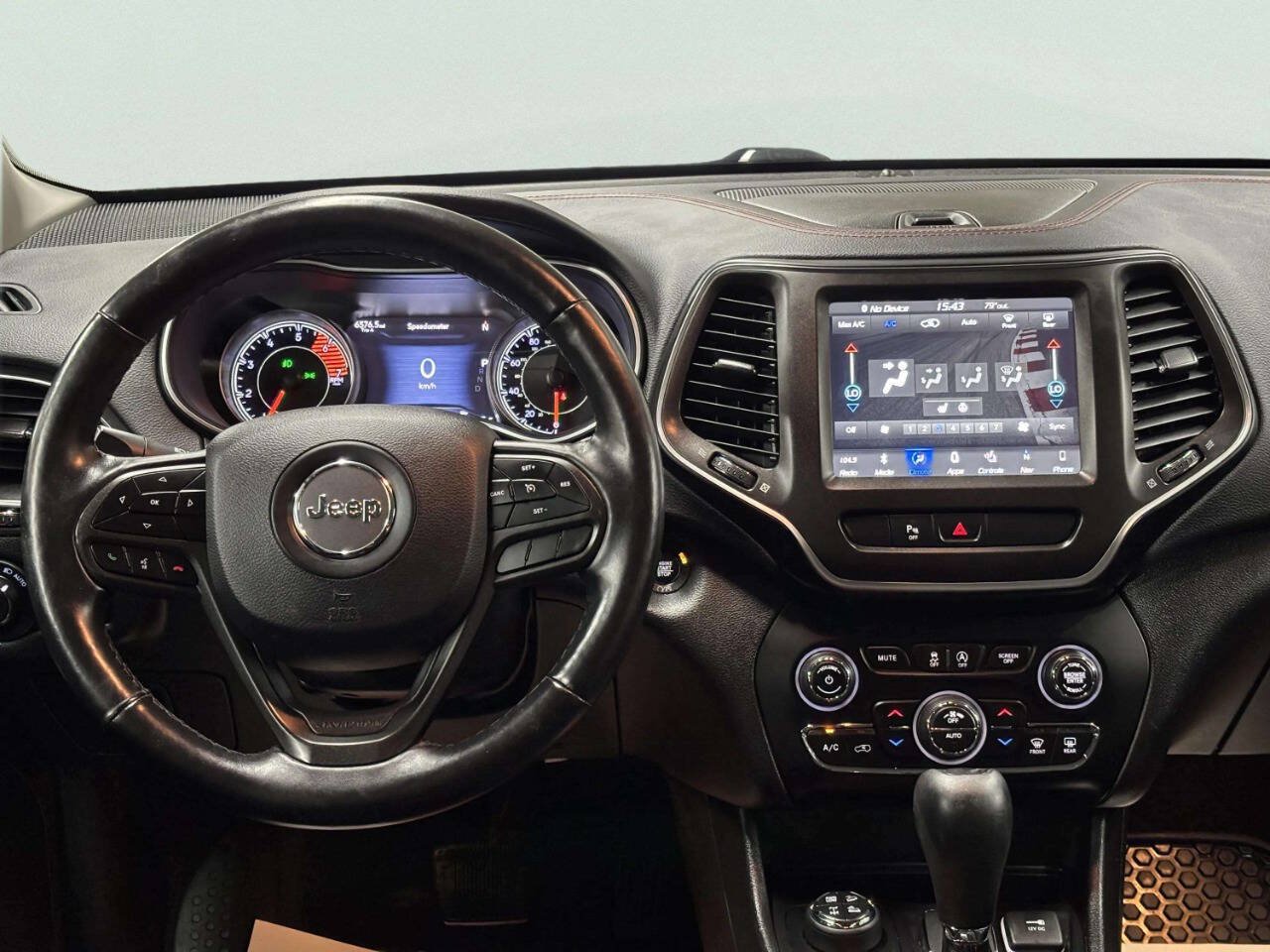 Used 2019 Jeep Cherokee Trailhawk w/ Cold Weather Group AWD/4WD image 25