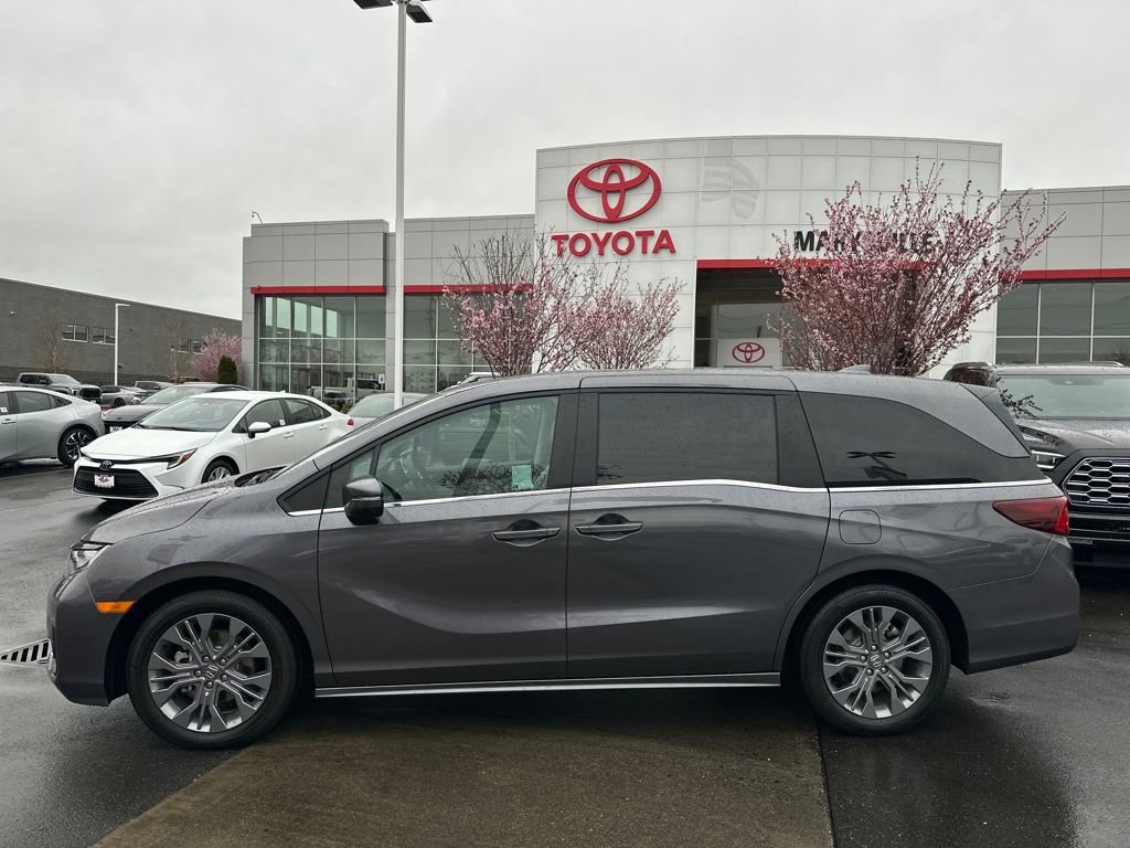 Used 2026 Honda Odyssey Touring image 2