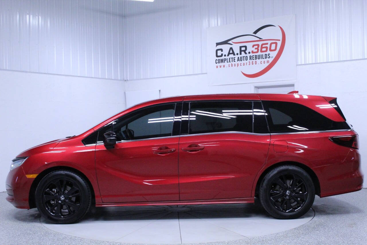 Used 2023 Honda Odyssey Sport image 3