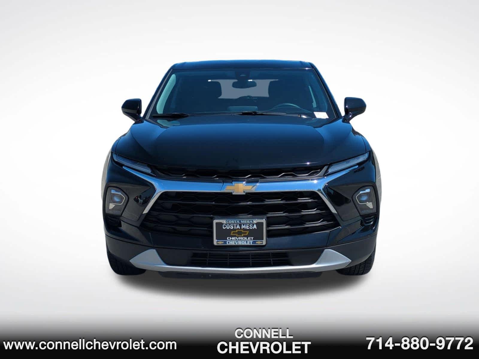 Used 2025 Chevrolet Blazer LT FWD image 2