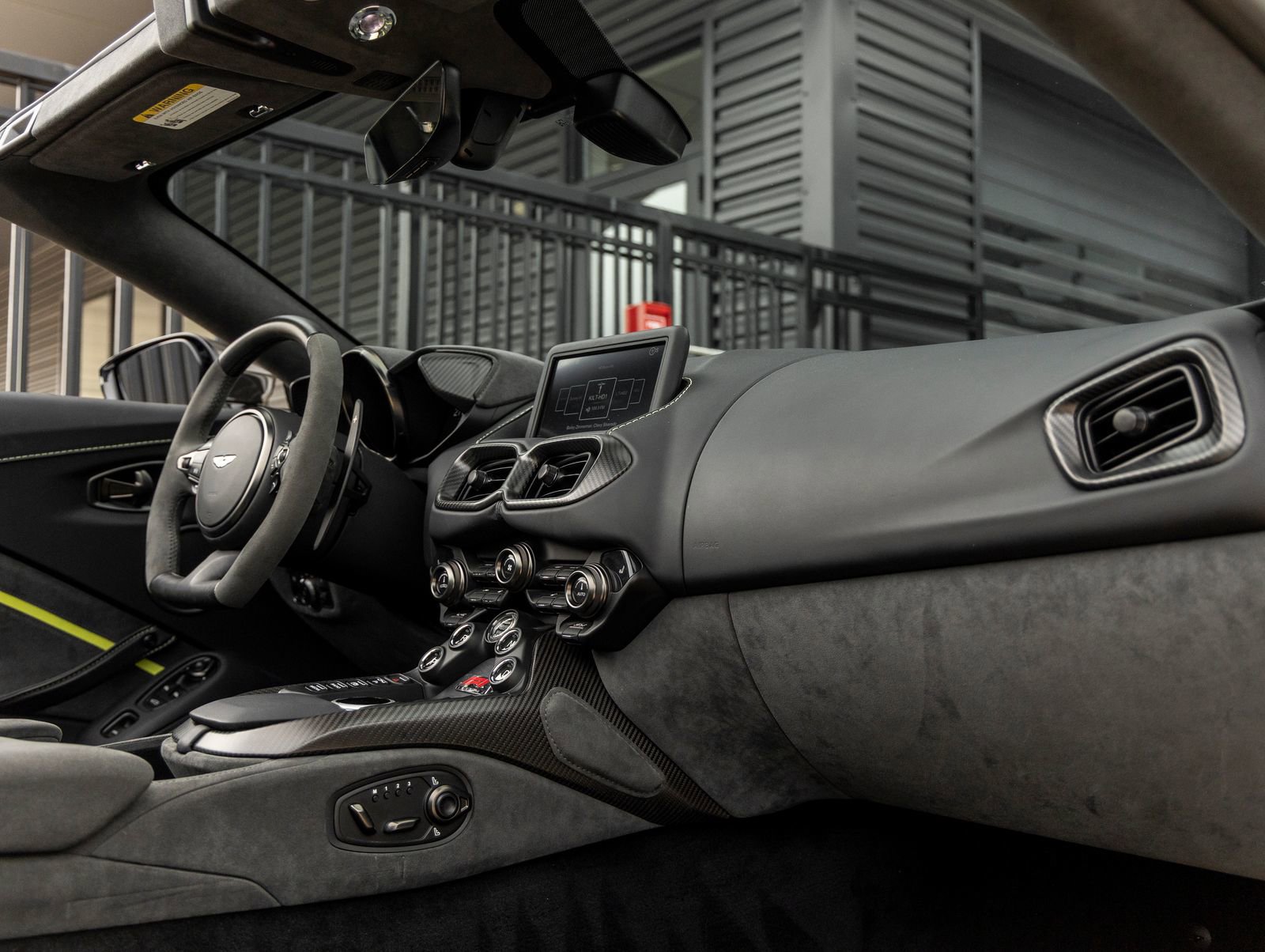 Used 2023 Aston Martin V8 Vantage Roadster RWD image 44
