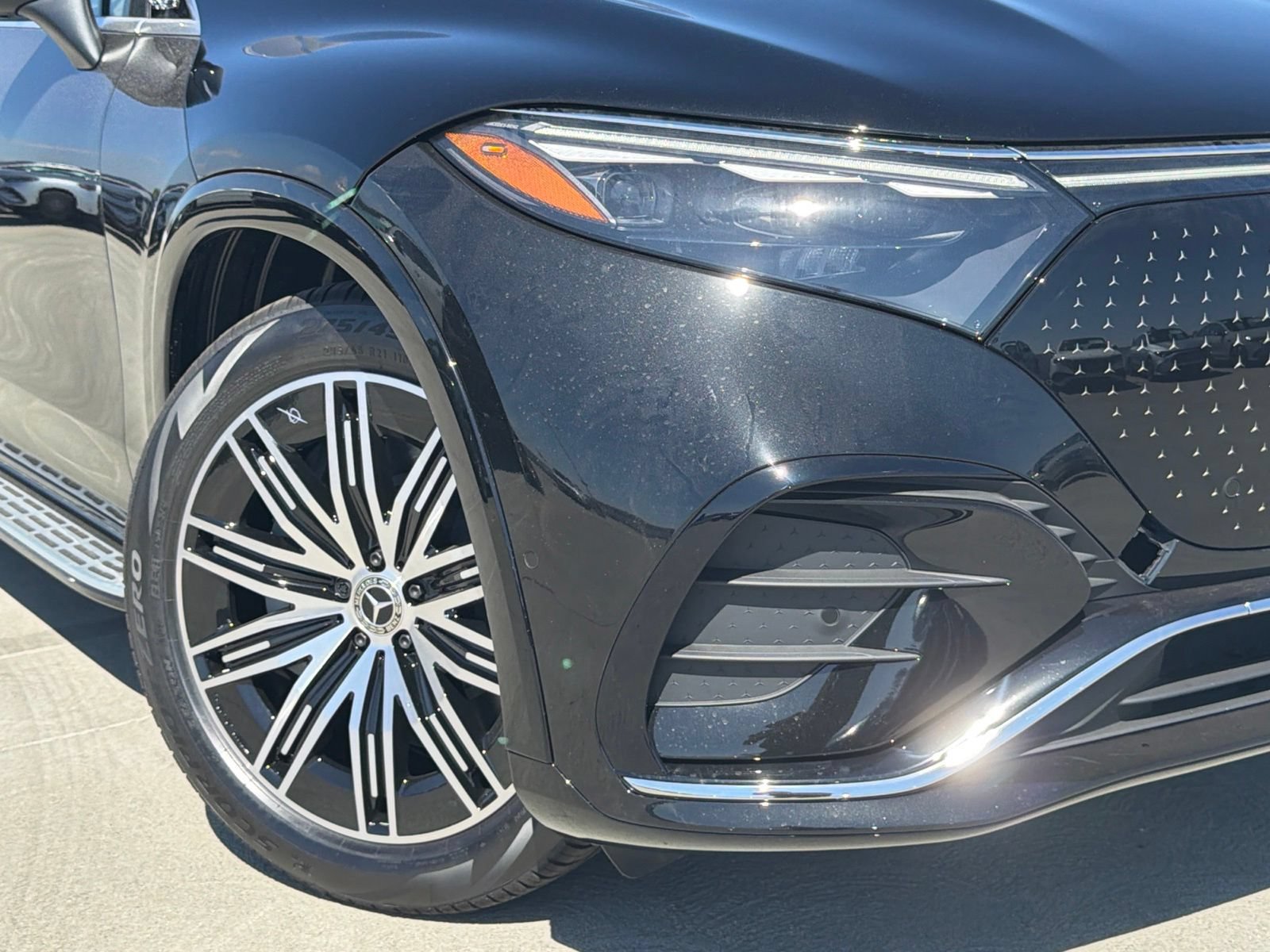 New 2027 Mercedes-Benz EQS 400 4MATIC SUV image 4