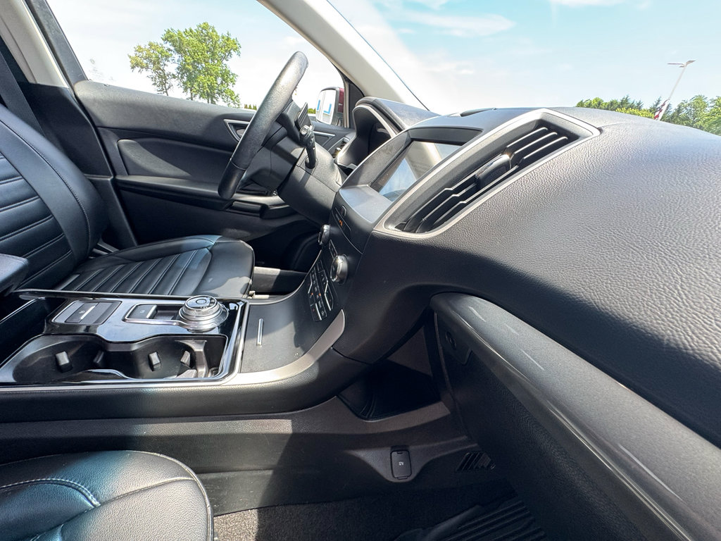 Used 2019 Ford Edge SEL w/ Equipment Group 201A AWD/4WD image 16