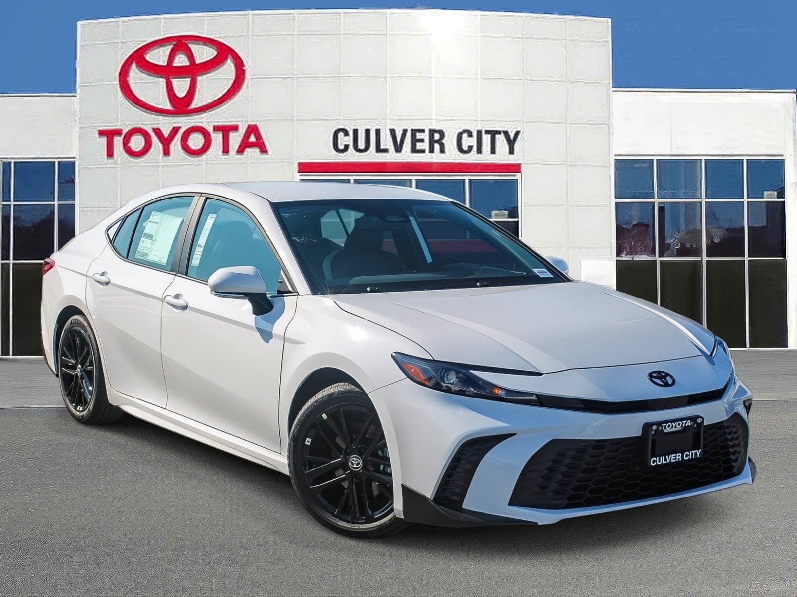 New 2026 Toyota Camry SE FWD image 1