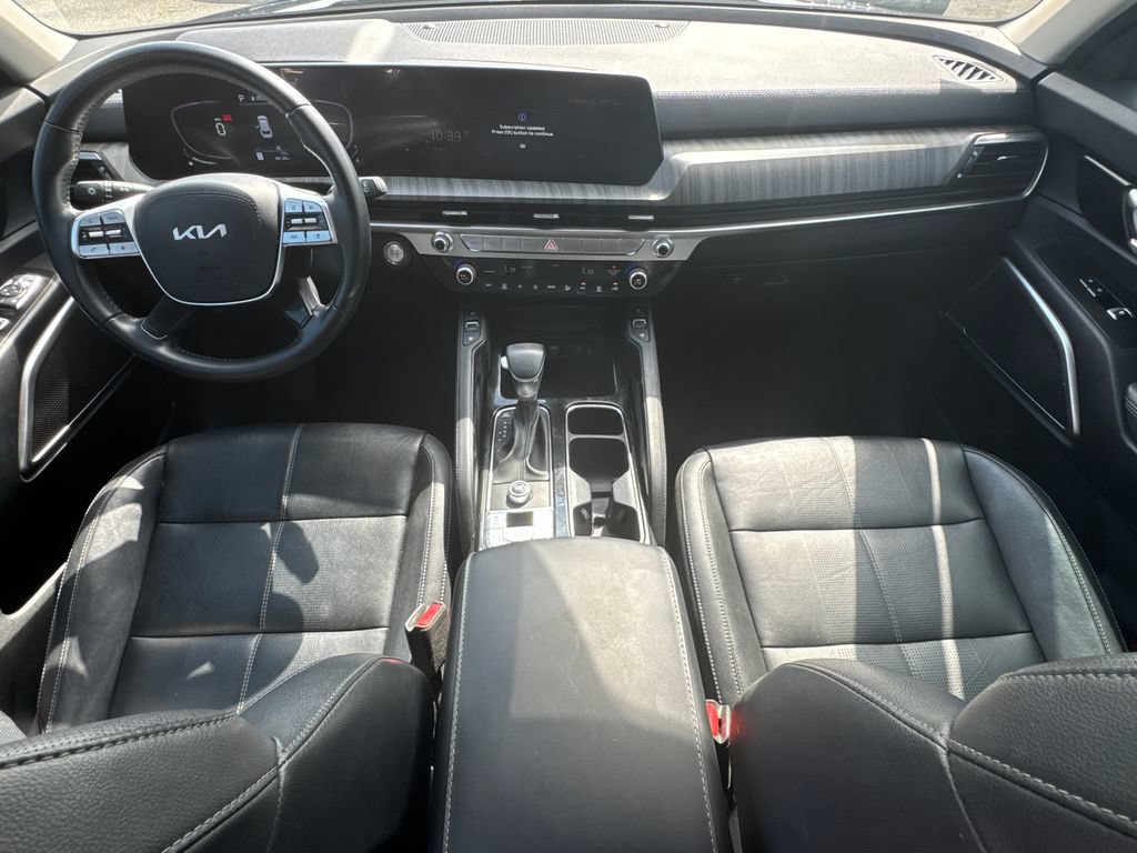 Certified 2024 Kia Telluride EX w/ EX Captain's Chair Package FWD image 23