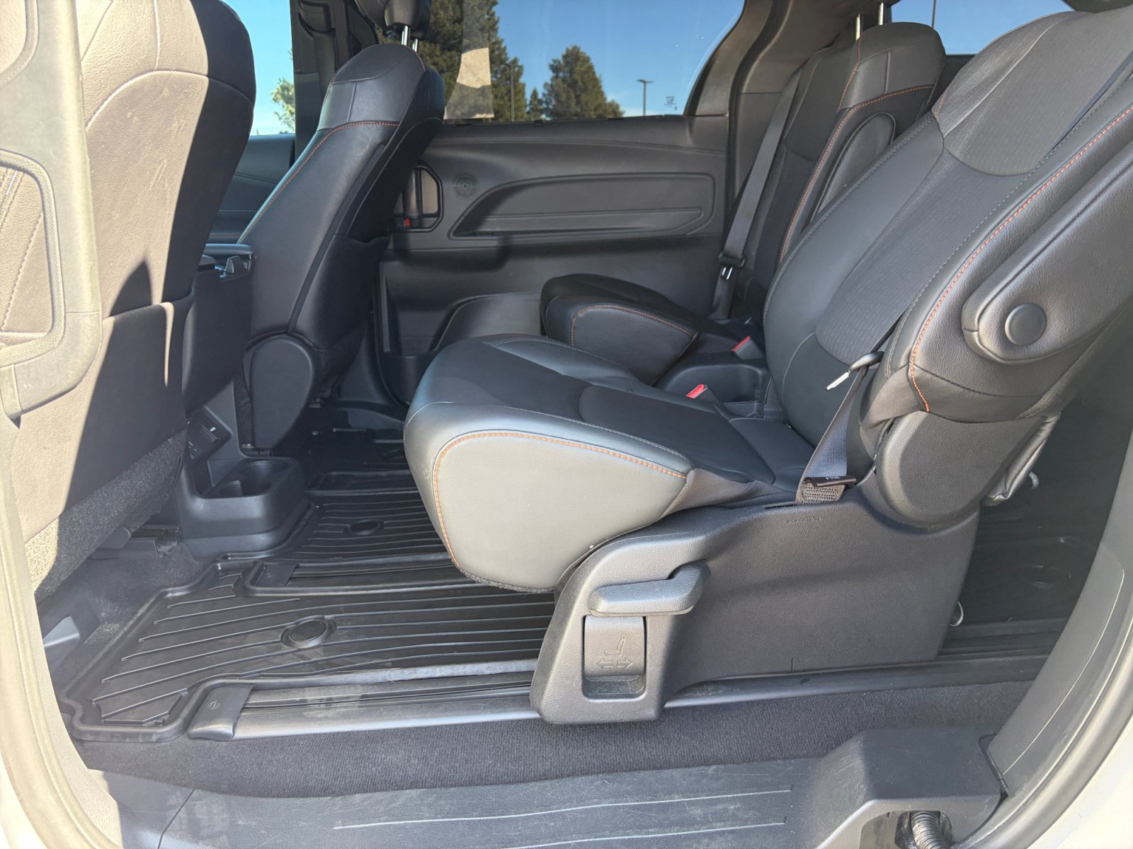Used 2022 Toyota Sienna XSE w/ XSE Plus Package AWD/4WD image 25