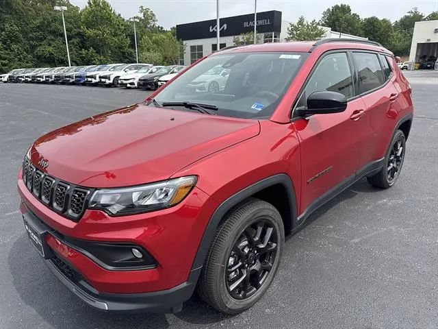 New 2026 Jeep Compass Latitude AWD/4WD image 3