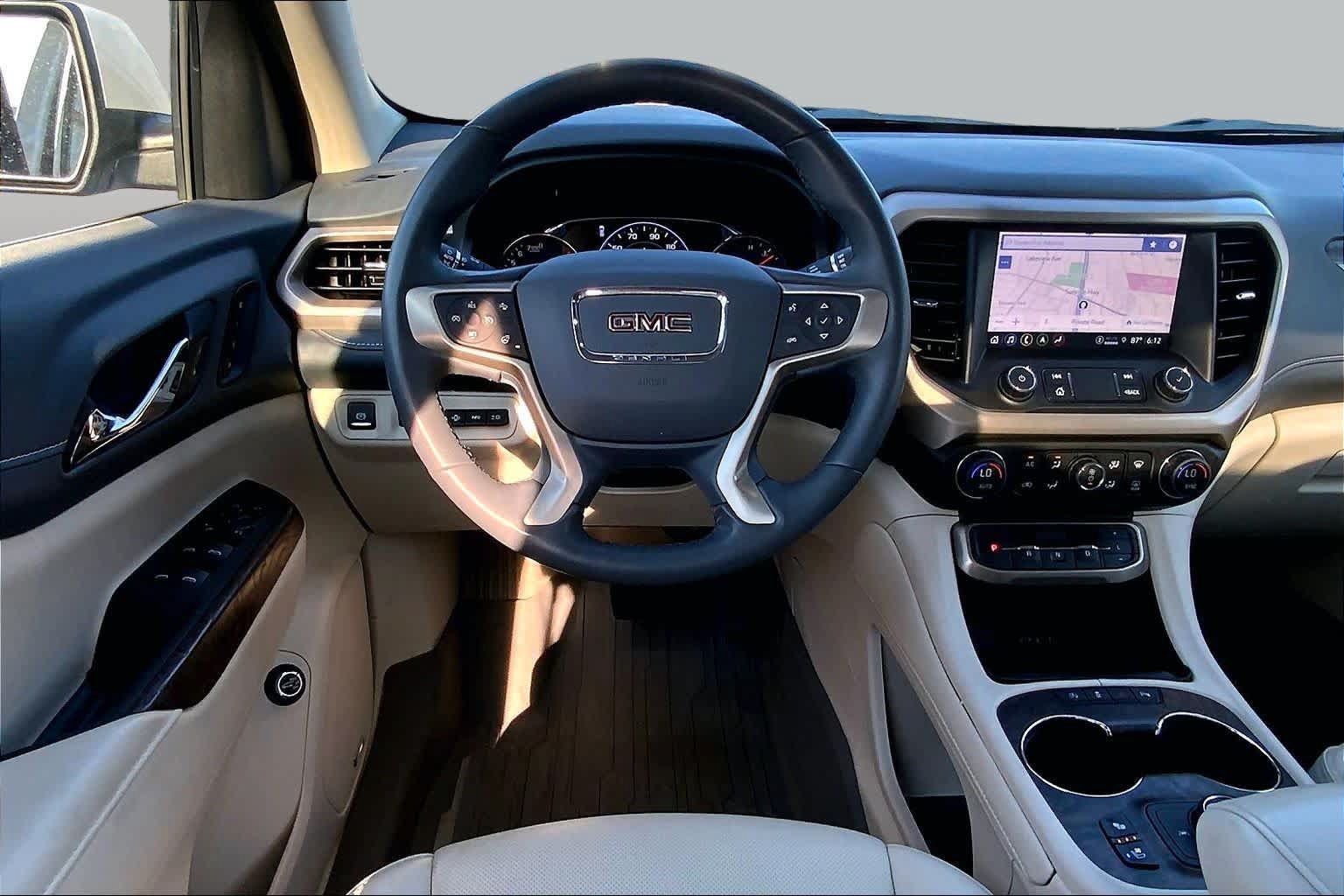 Used 2023 GMC Acadia Denali w/ Denali Ultimate Package AWD/4WD image 6