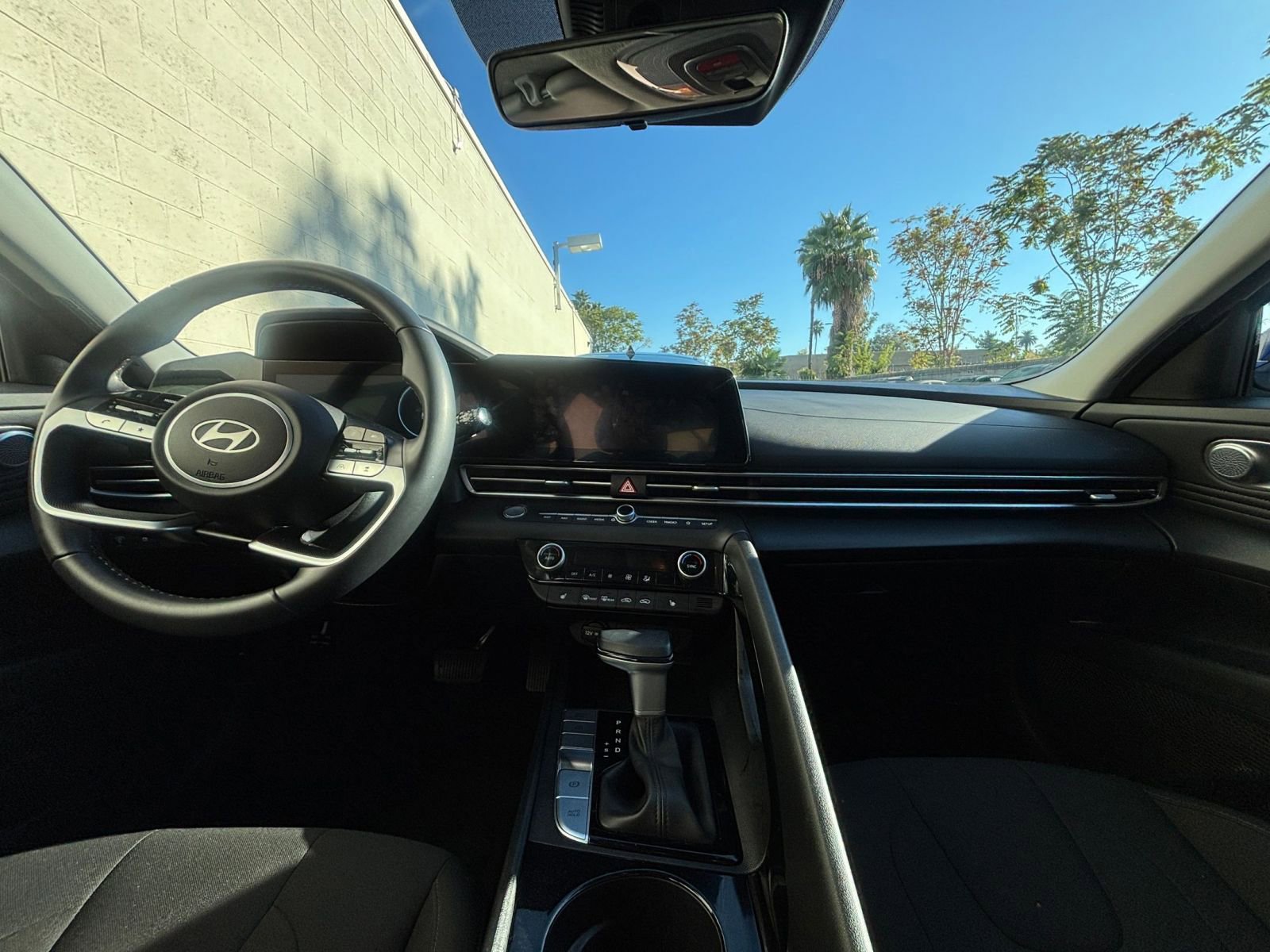 Used 2025 Hyundai Elantra SEL image 33