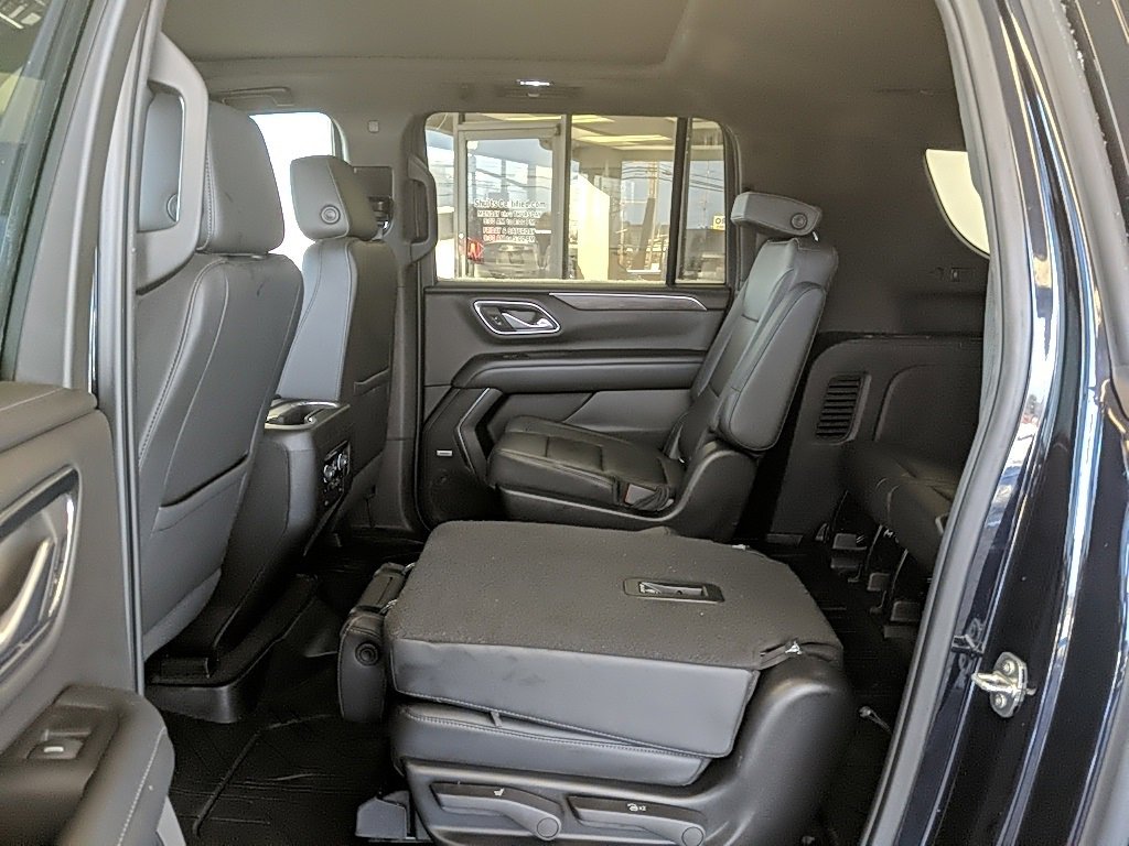 Used 2022 Chevrolet Suburban Z71 w/ Luxury Package image 16