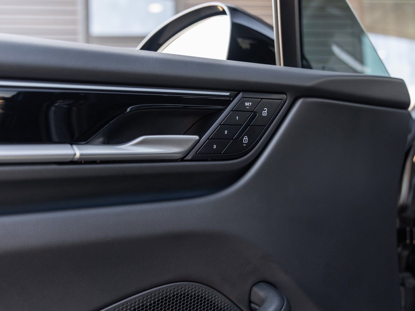 Certified 2025 Porsche Macan Electric image 19