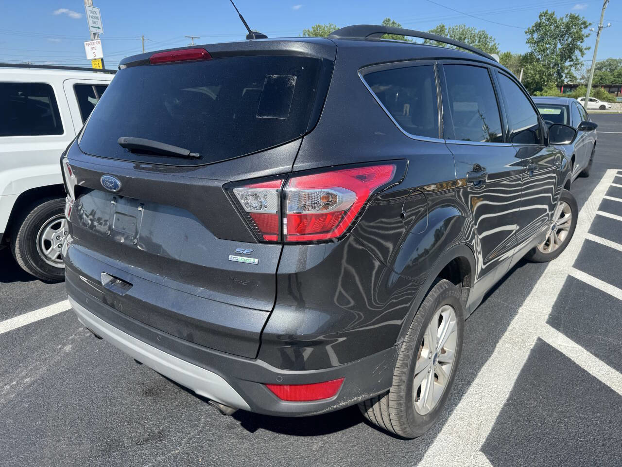Used 2017 Ford Escape SE w/ Equipment Group 201A FWD image 5