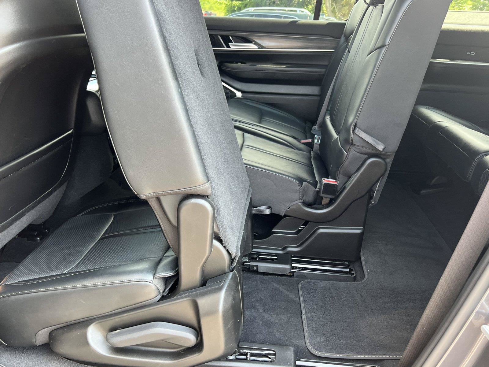 Used 2024 Jeep Wagoneer Series II w/ Flexible Seating Group AWD/4WD image 5