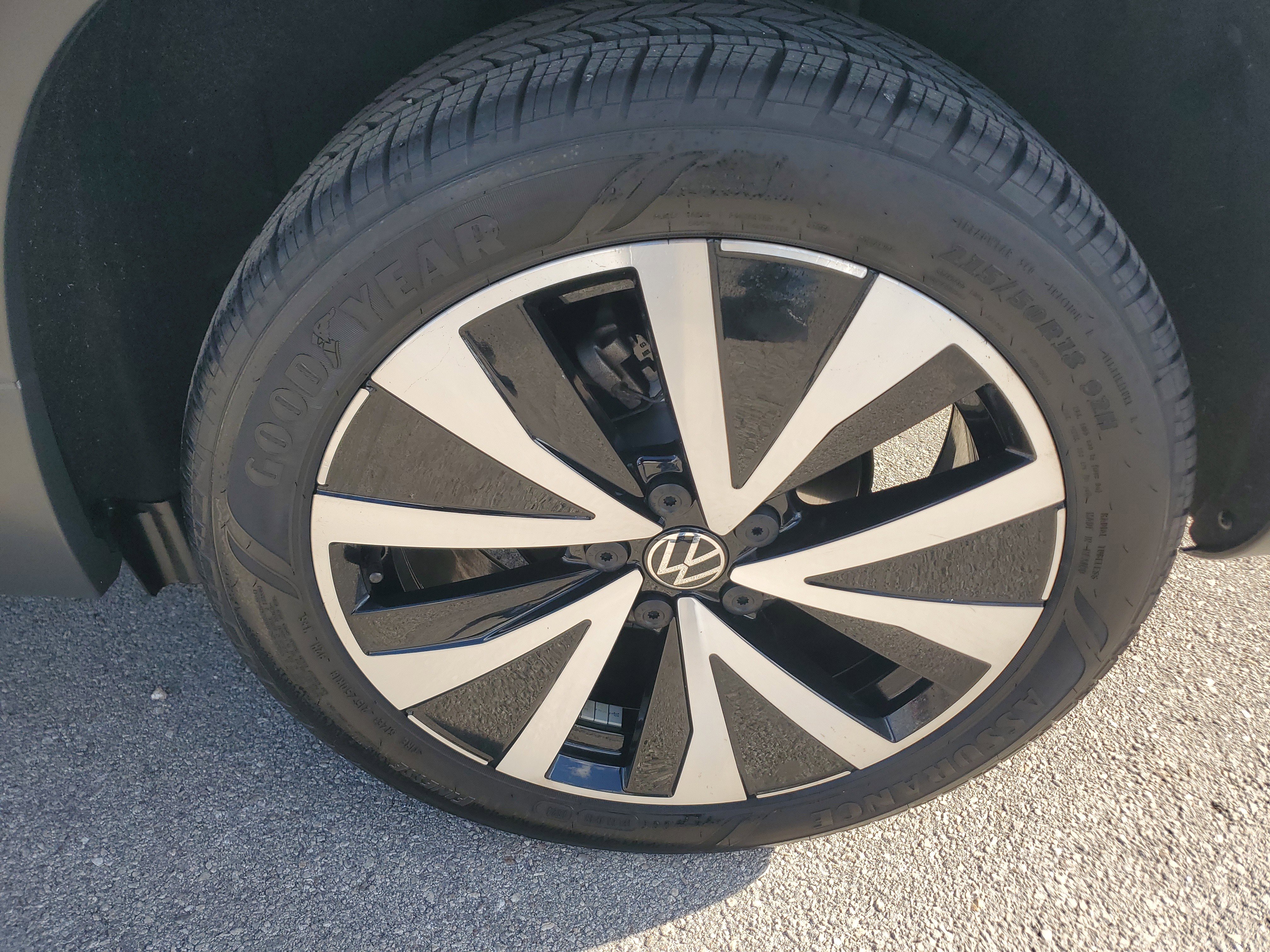 Used 2024 Volkswagen Taos SE image 28