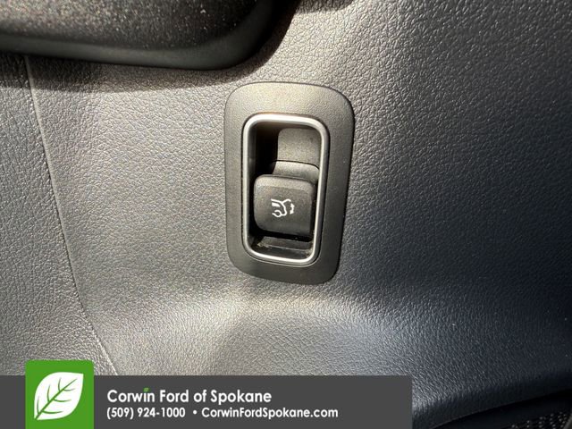 Used 2023 Mercedes-Benz GLB 250 4MATIC image 25