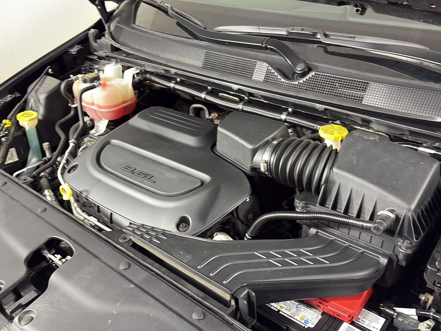 Used 2024 Chrysler Pacifica Touring-L image 10