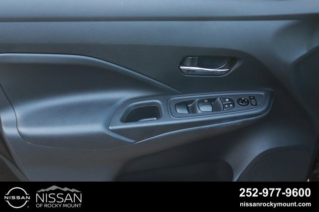 Used 2025 Nissan Versa SV FWD image 10