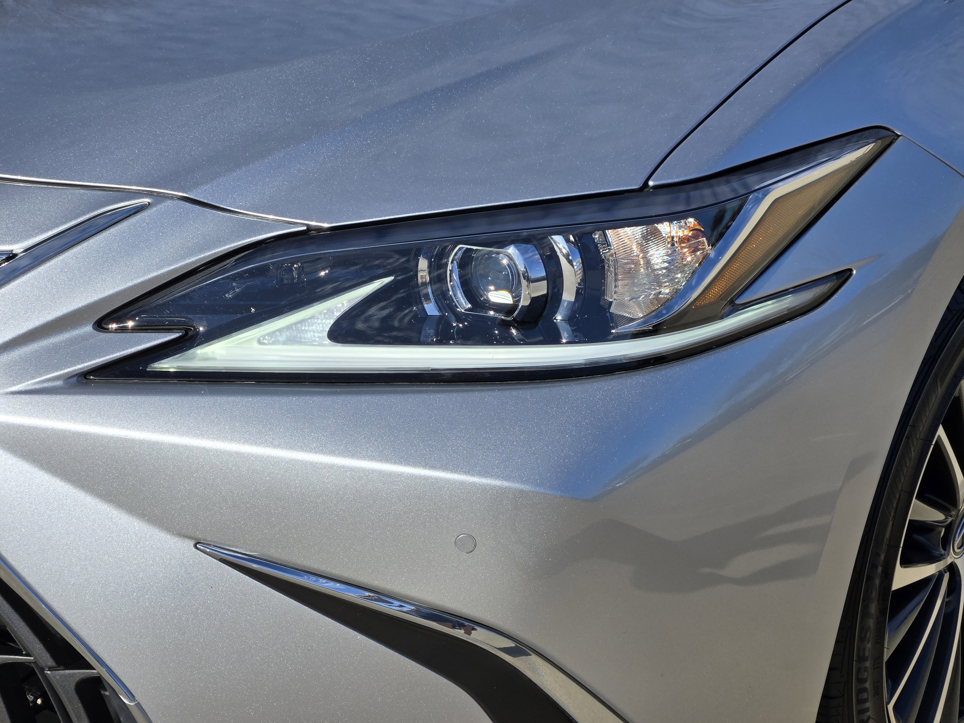 Used 2025 Lexus ES 300h w/ Premium Package image 13