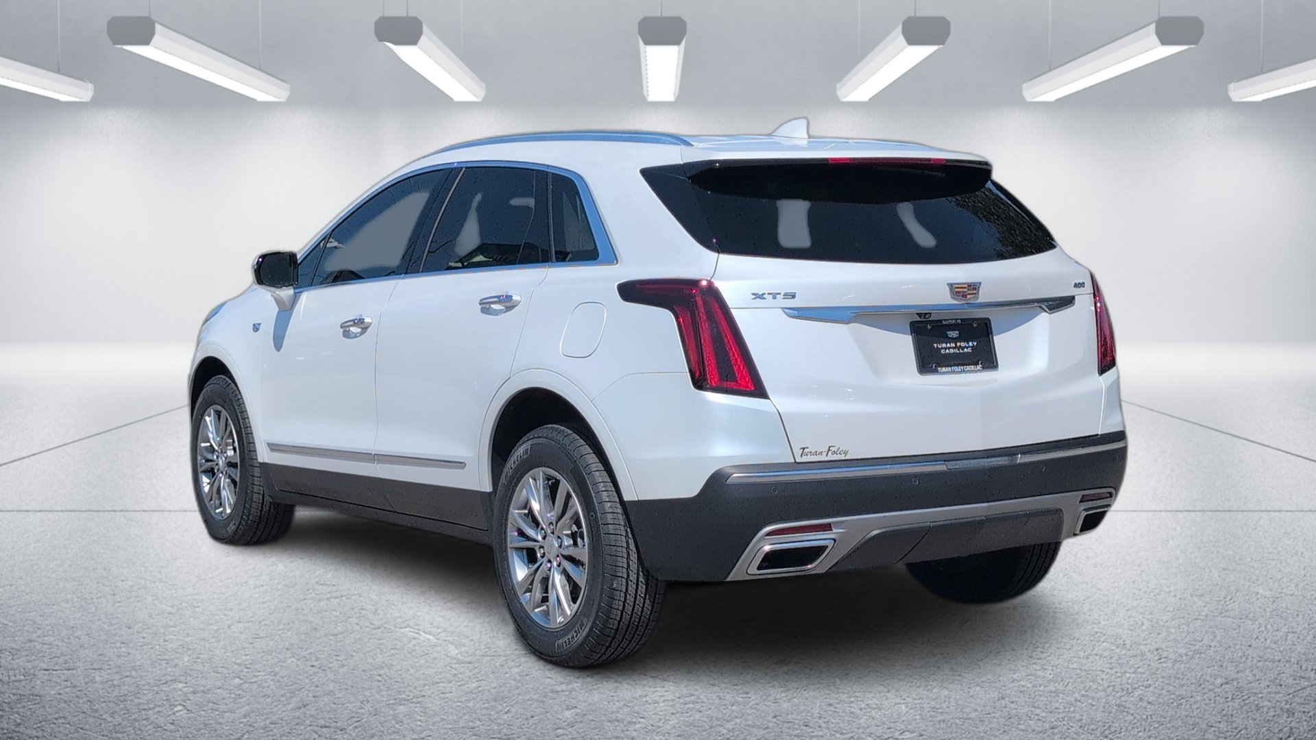 Certified 2022 Cadillac XT5 Premium Luxury FWD image 3