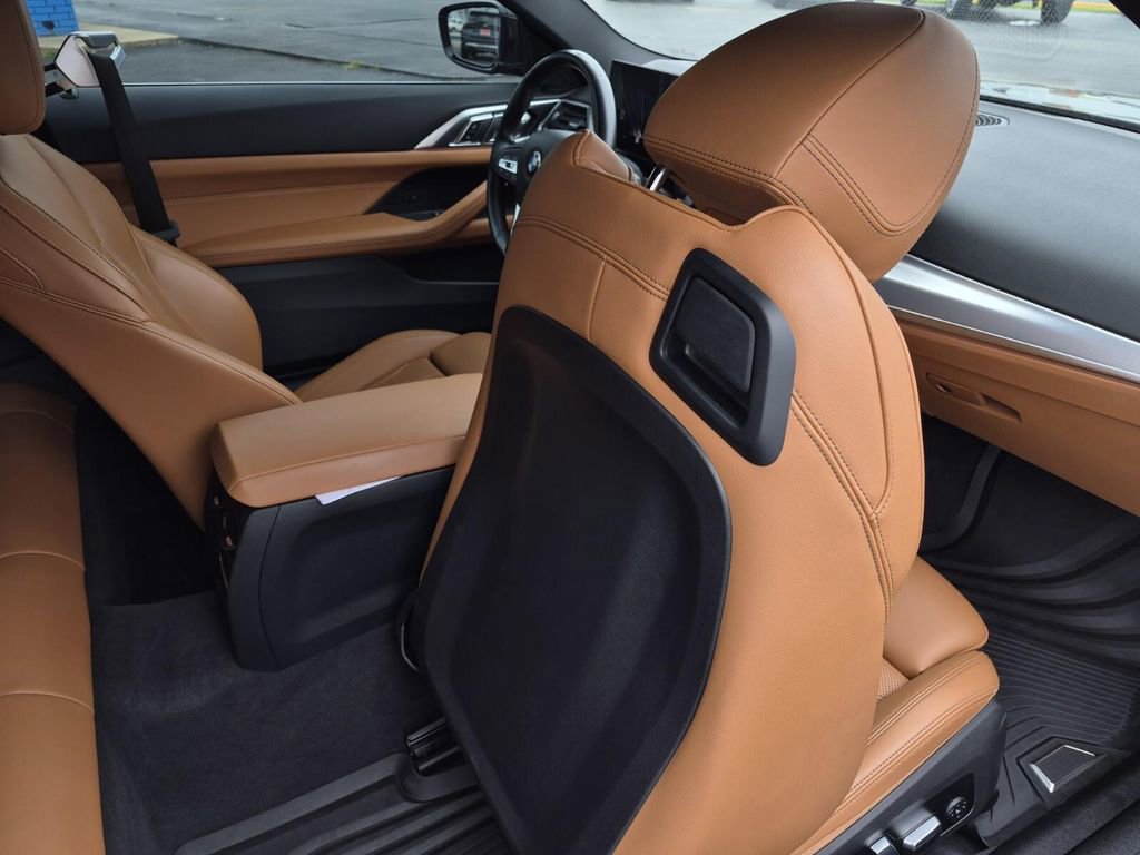 Used 2024 BMW 430i Coupe w/ Convenience Package RWD image 16