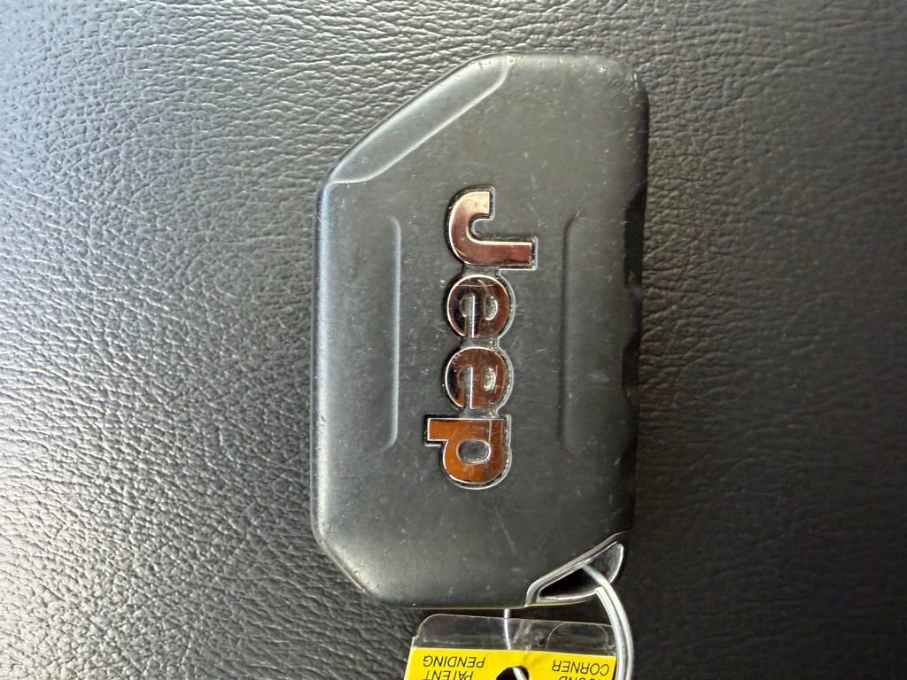 Used 2022 Jeep Wrangler Unlimited Sahara AWD/4WD image 31