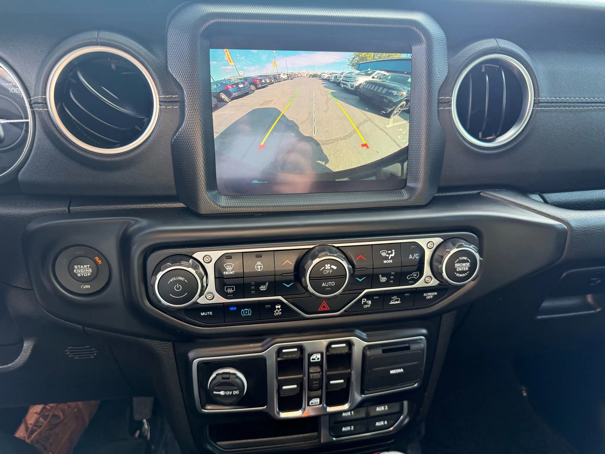 Used 2022 Jeep Wrangler Unlimited Sahara w/ Cold Weather Group image 20