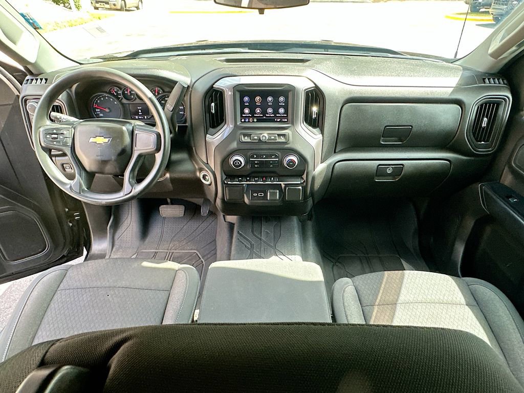 Used 2022 Chevrolet Silverado 1500 Custom image 2