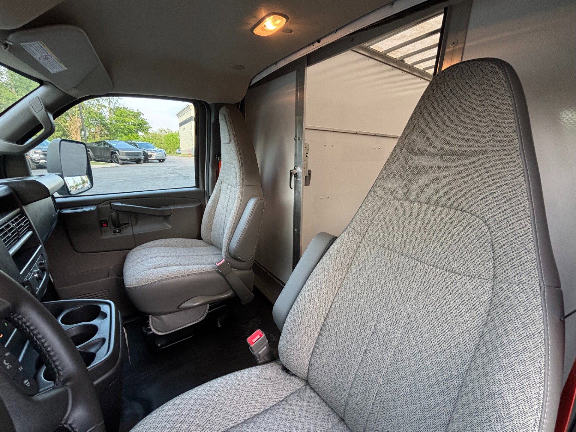 Used 2022 Chevrolet Express 3500 w/ Power Convenience Package RWD image 11