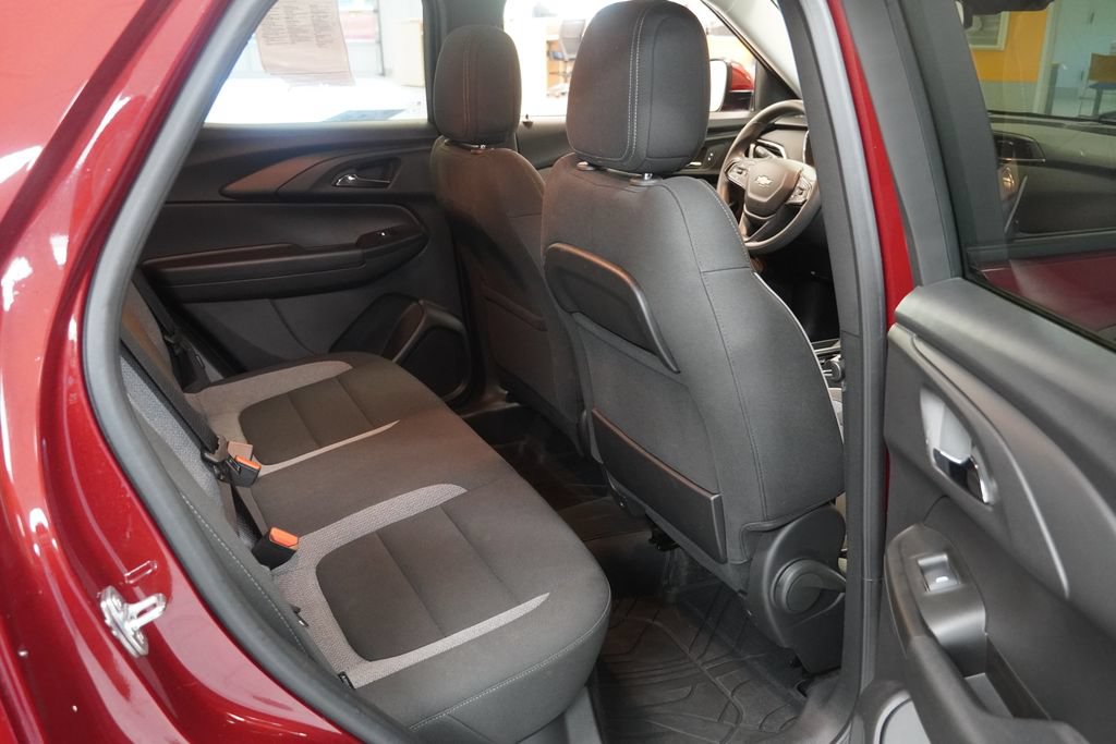 Certified 2023 Chevrolet TrailBlazer LT w/ LPO, Blackout Package AWD/4WD image 23