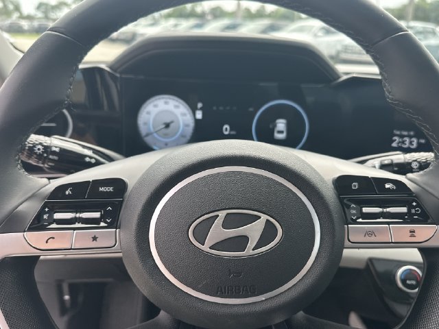 Certified 2024 Hyundai Elantra Limited FWD image 17