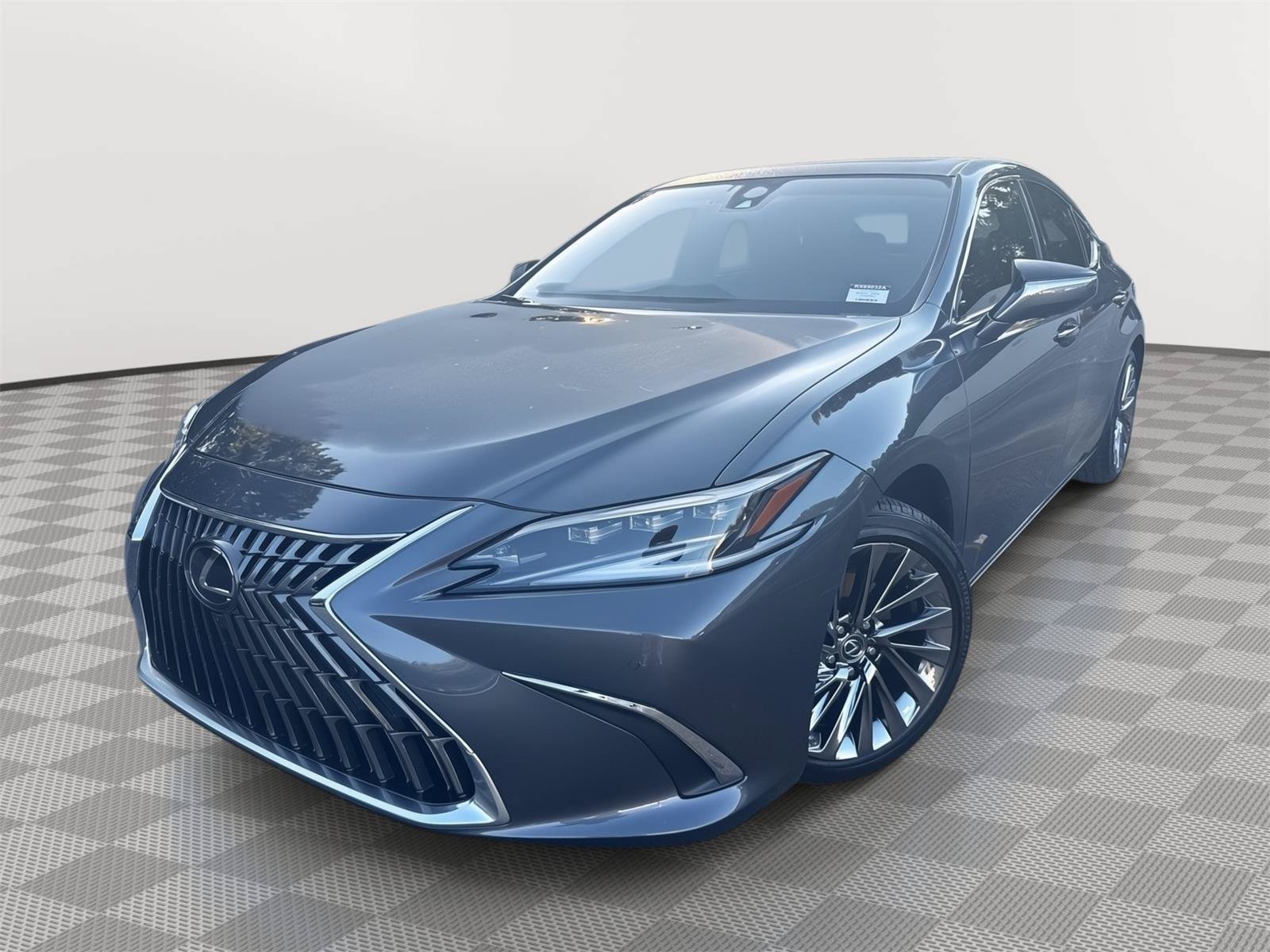 Used 2025 Lexus ES 300h Ultra Luxury w/ Accessory Package (Z2) FWD image 2