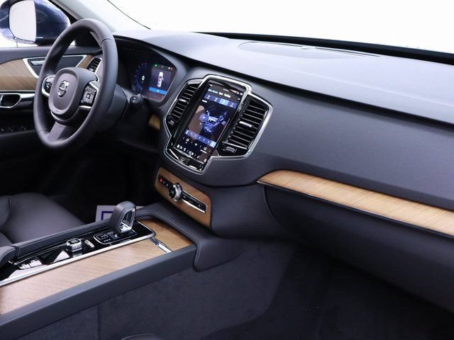 New 2025 Volvo XC90 T8 Plus w/ Protection Package Premier AWD/4WD image 18