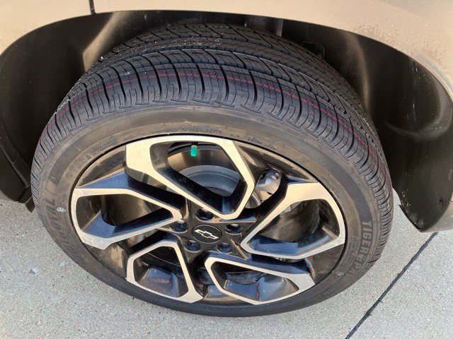 Used 2025 Chevrolet Trax RS w/ Sunroof Package FWD image 26