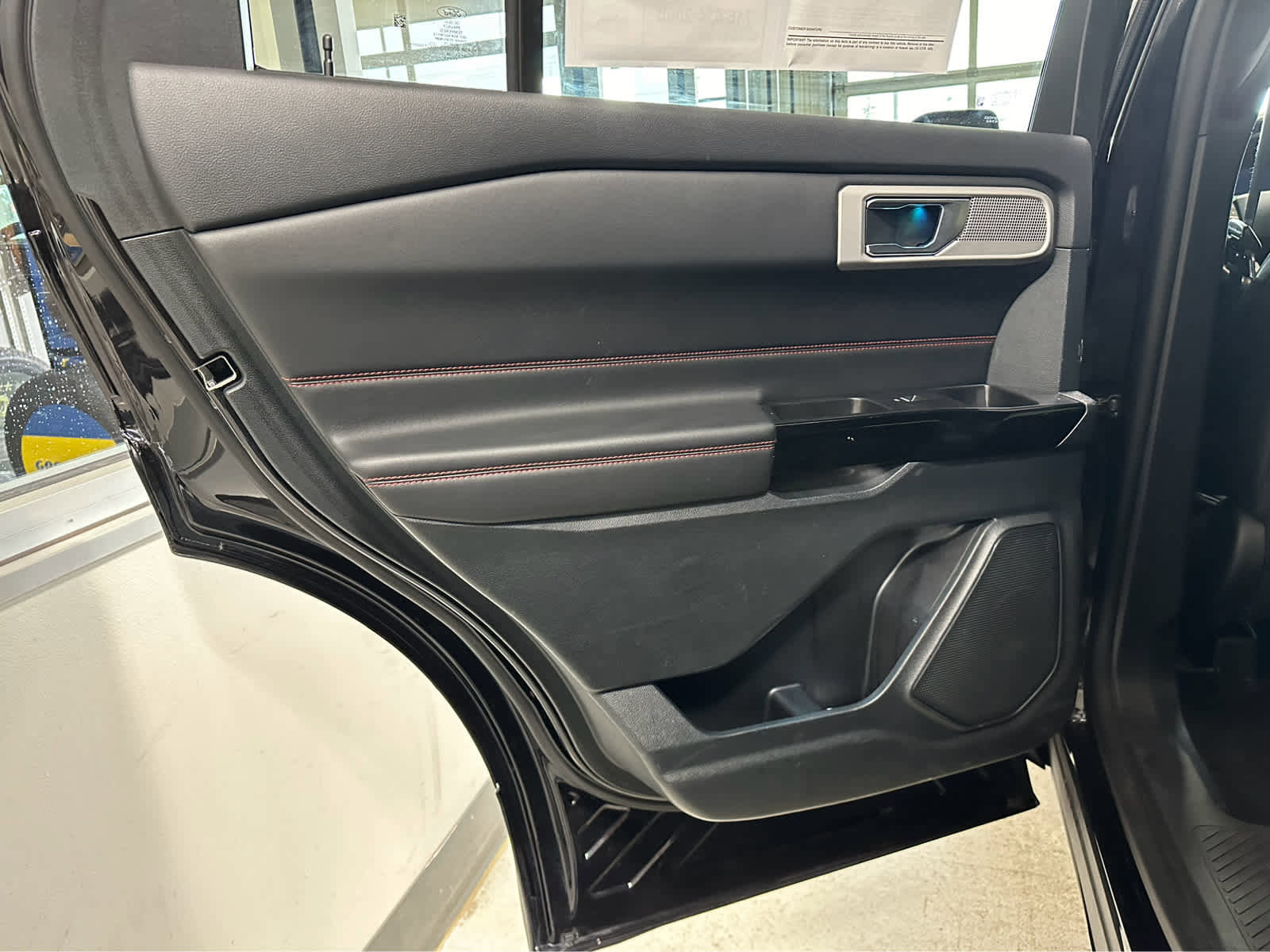 Used 2024 Ford Explorer ST-Line w/ Class IV Trailer Tow Package AWD/4WD image 32