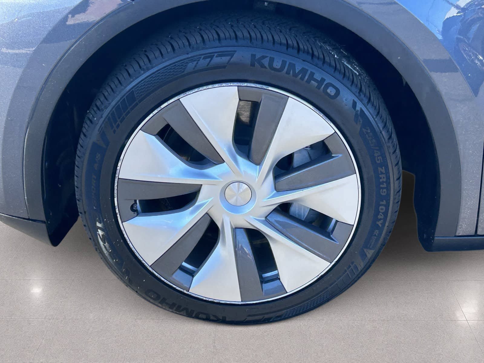Used 2023 Tesla Model Y AWD image 11