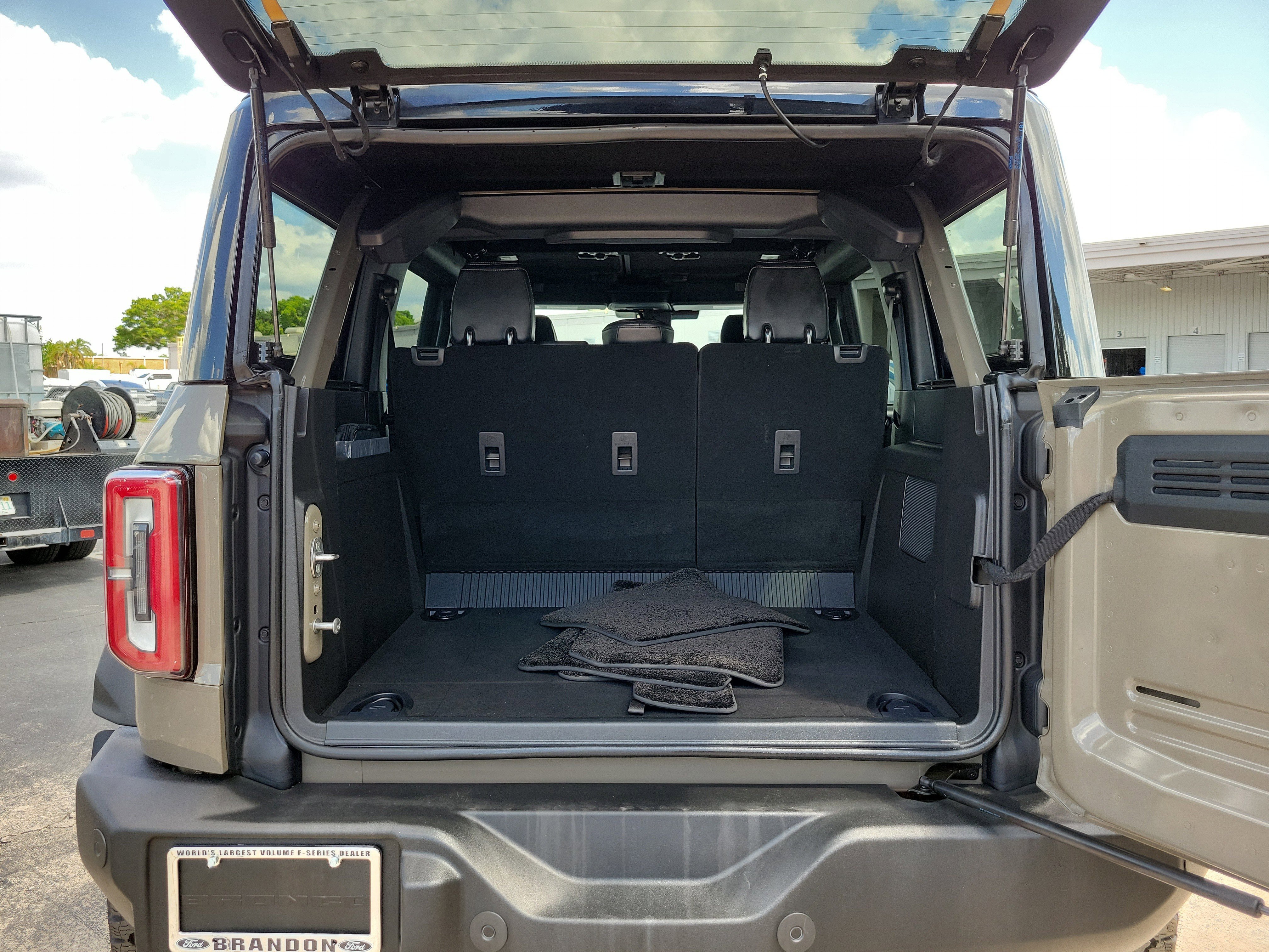 Certified 2025 Ford Bronco Outer Banks w/ Sasquatch Package AWD/4WD image 10