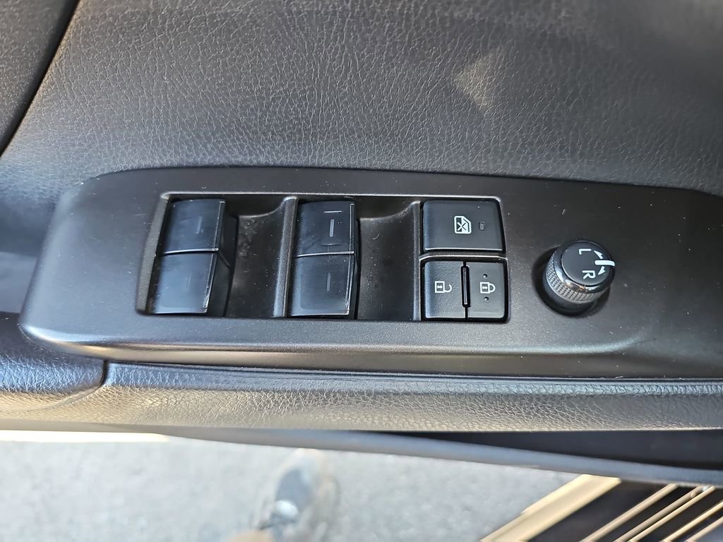 Used 2022 Toyota Camry SE FWD image 31