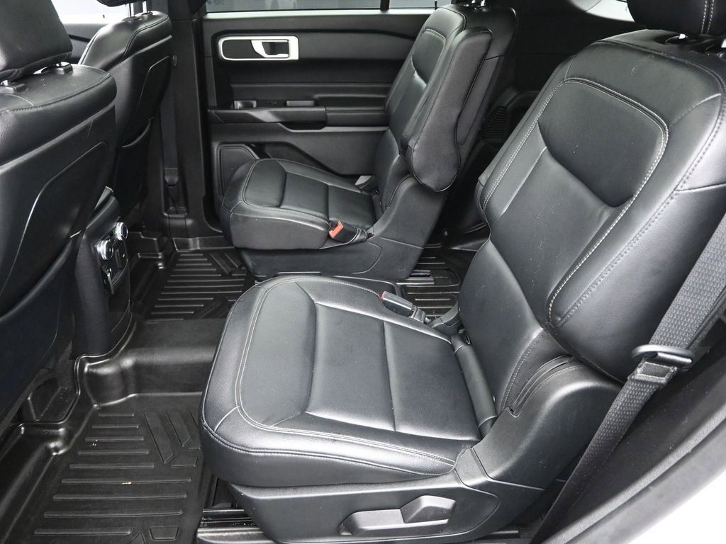 Used 2020 Ford Explorer XLT w/ Equipment Group 202A image 14