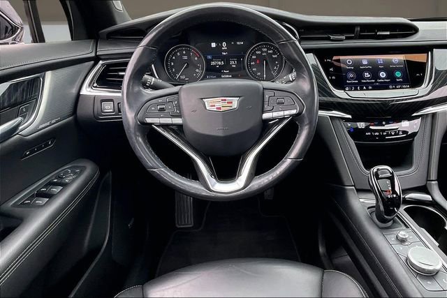Used 2022 Cadillac XT6 Premium Luxury w/ Technology Package FWD image 5