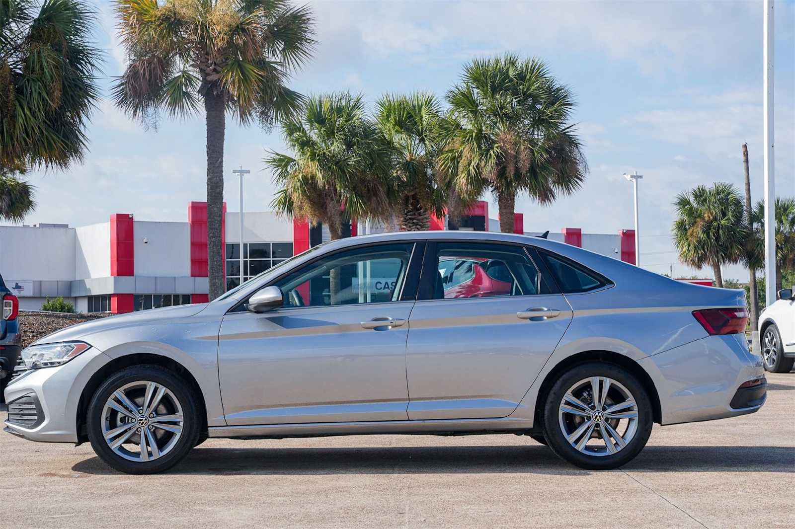 Used 2024 Volkswagen Jetta SE image 3