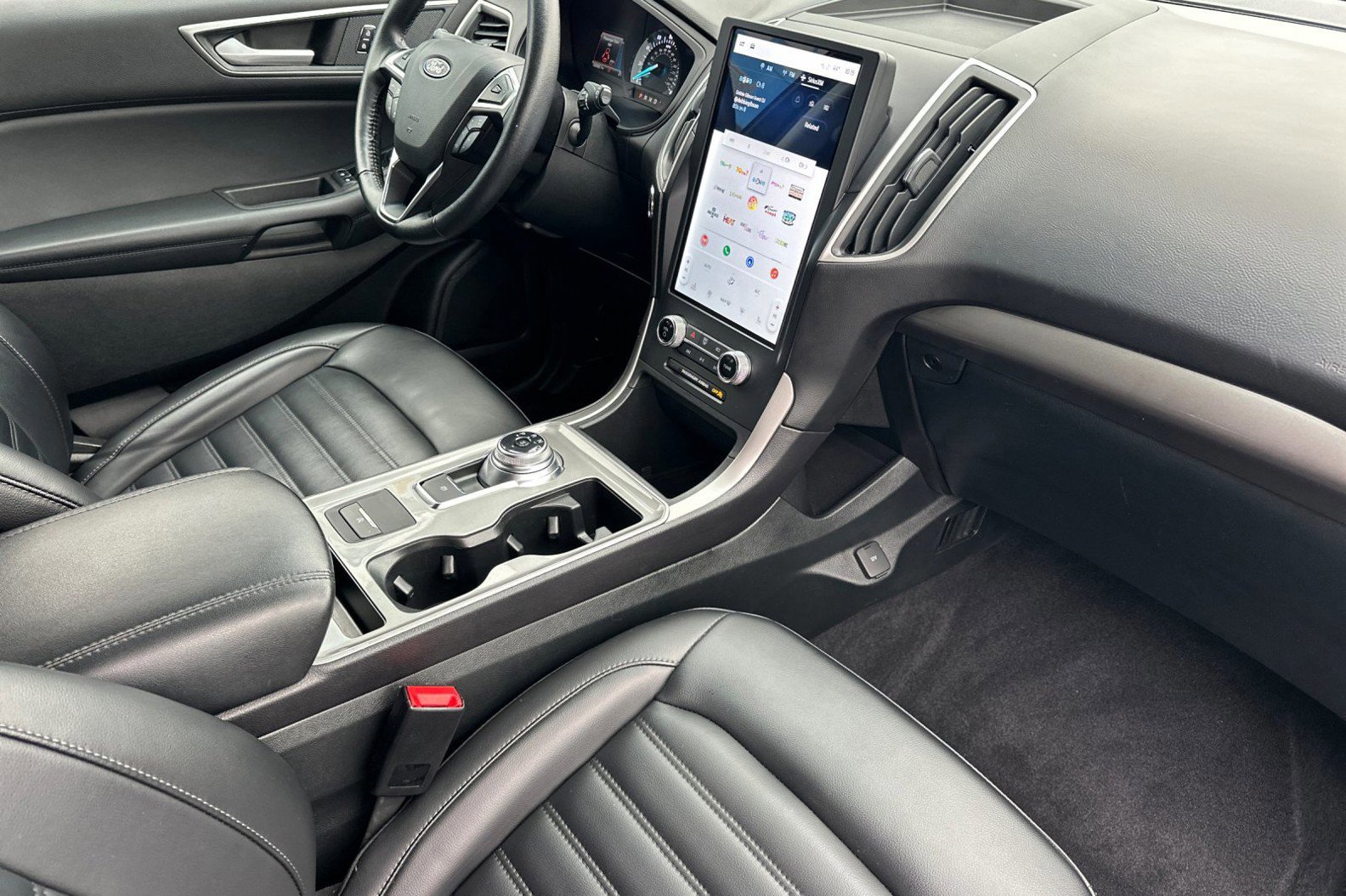 Used 2024 Ford Edge SEL image 16