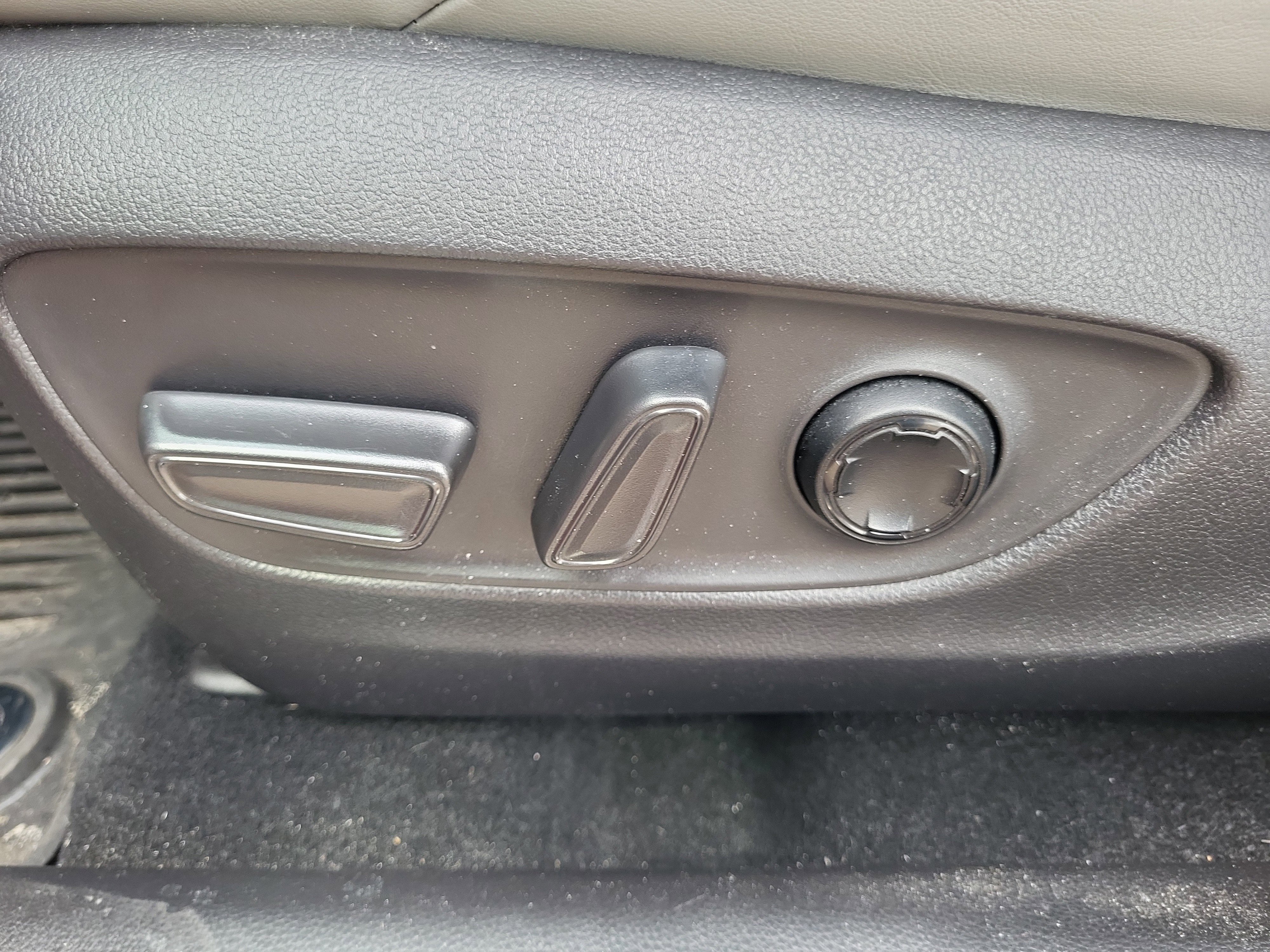 Used 2022 Toyota Venza Limited image 14