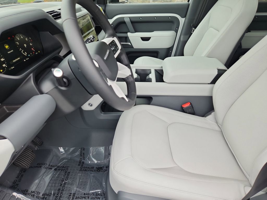 Used 2025 Land Rover Defender 130 S image 21