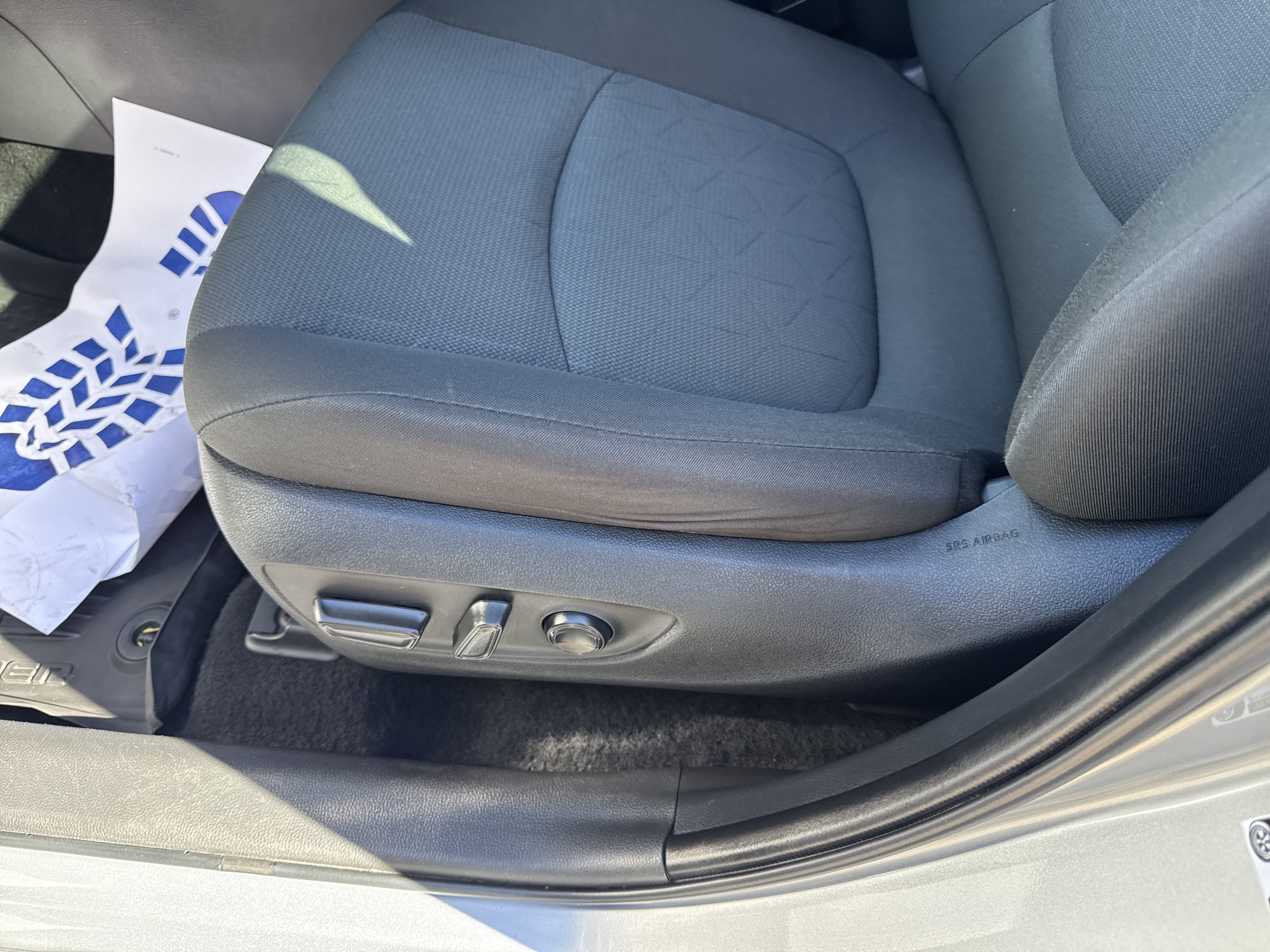 Used 2025 Toyota RAV4 XLE FWD image 19