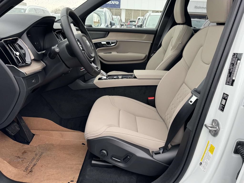 New 2026 Volvo XC90 B6 Plus w/ Protection Package Premier AWD/4WD image 18