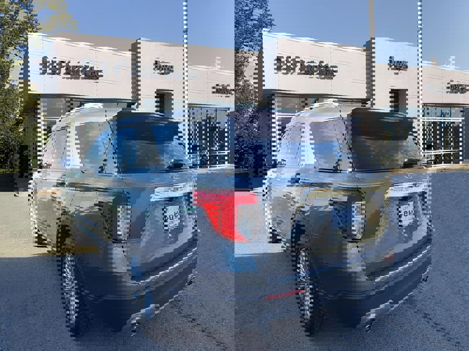 Used 2021 Ford Explorer Limited w/ Equipment Group 301A image 3