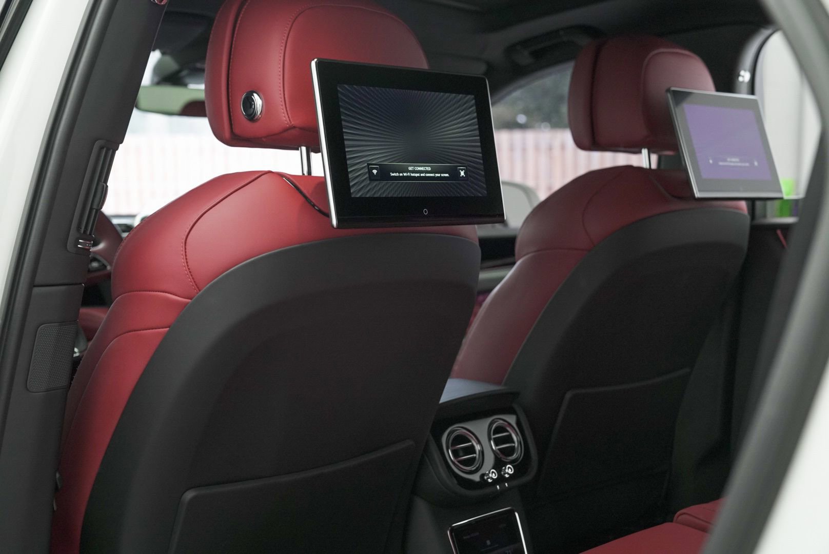 Used 2022 Bentley Bentayga image 24